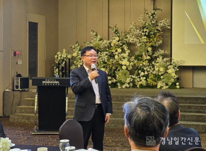 홍남표 창원특례시장, 올해 마지막 조찬 세미나 참석