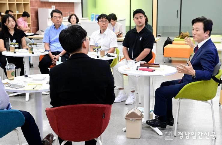 진주시 출자펀드, 지역 스타트업 4개 사에 10억 원 규모 투자(24. 9. 창업기업들과 간담회)