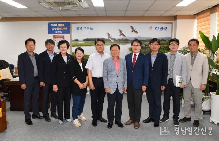 창녕군과 한국농어촌공사가 영산 스마트 공원 및 옥천저수지 둘레길 조성사업 추진을 위한 간담회를 개최했다