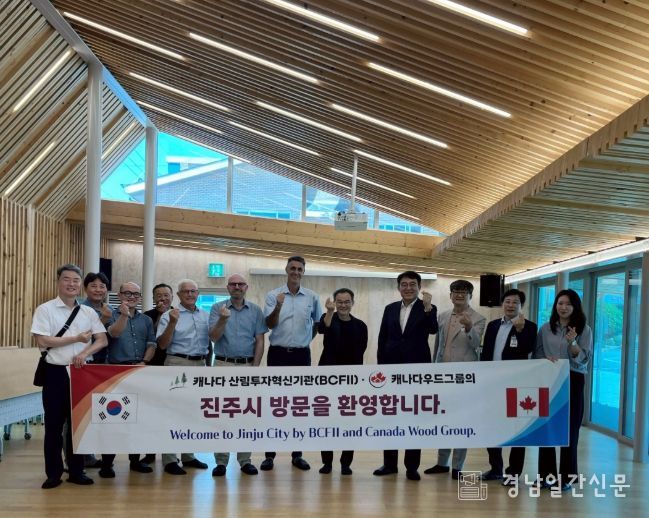 진주시 목조건축, 캐나다 방문단 현장 방문