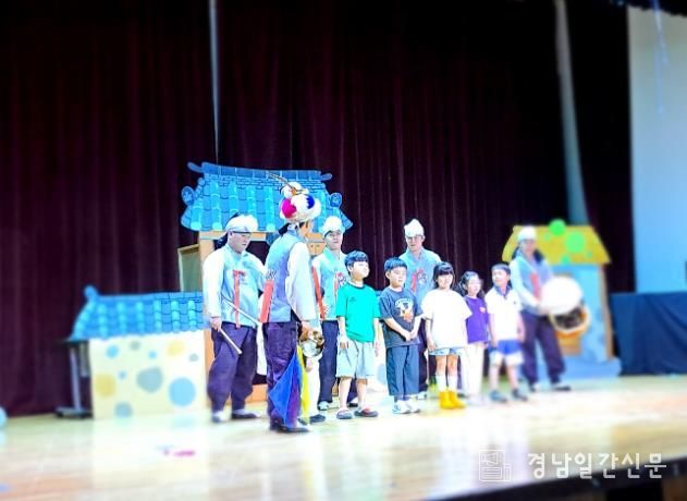 고성군장난감도서관, 세대가 함께 즐긴 전통문화공연 ‘도깨비 방귀’ 성황리 개최