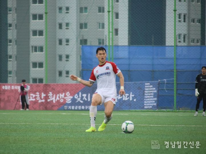 거제시민축구단, 기장군민축구단에 2-1 역전승!