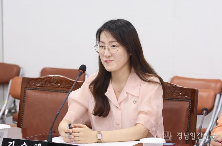 창원시의회 김수혜 의원“중소기업 육성자금 대출 상환 다양화 추진”