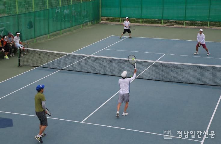전국 테니스 동호인 산청서 선의의 경쟁 펼친다