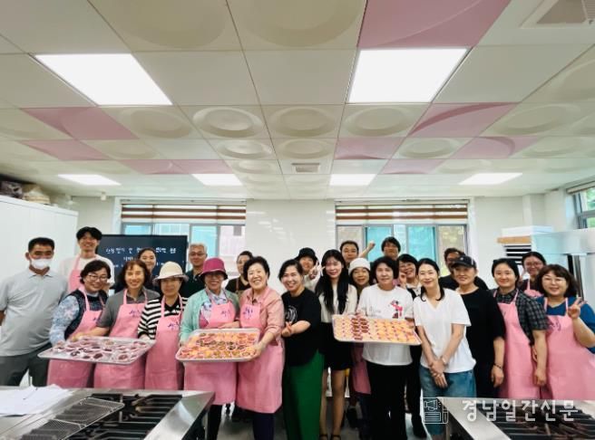 산청군딸기연합회, 딸기 활용 기술 전수 받아