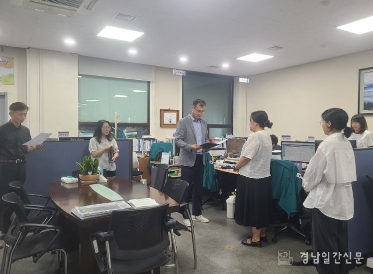 세무과, 2분기 ‘킹왕짱’ 직원 시상