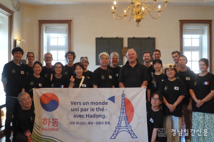 프랑스 현지에서 뜨거운 관심