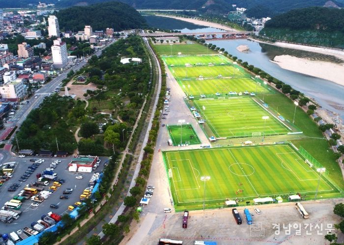 군민체육공원 인조구장