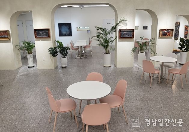 사천시 “고요함이 말을 걸다” 카페온에서 만나는 임동열 展.