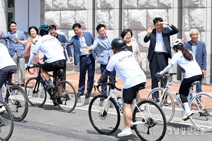 진주시 대학생, 자전거 국토 대종주길