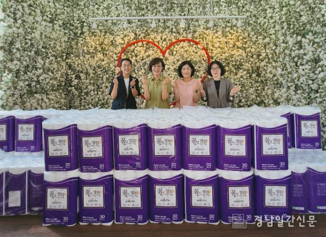 노인일자리 참여자 167명 자원 재활용한 화장지 3600개 지역 단체에 전달