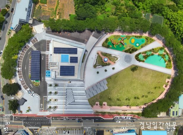 고성군 “모두의 운동장, 도심 한복판에서 피어난 고성군 힐링공원” 주간전경