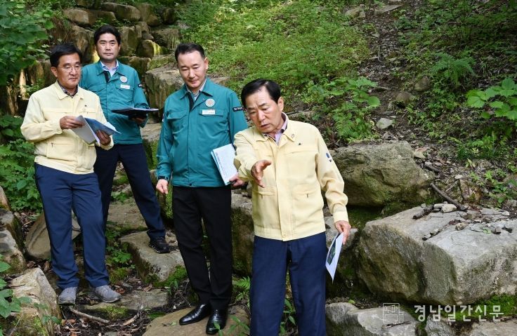 성낙인 창녕군수, 폭염·폭우 대비 무더위쉼터․산사태 취약지 직접 점검(영산면 동리)