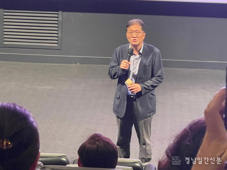 제작 총괄한 전찬일 평론가