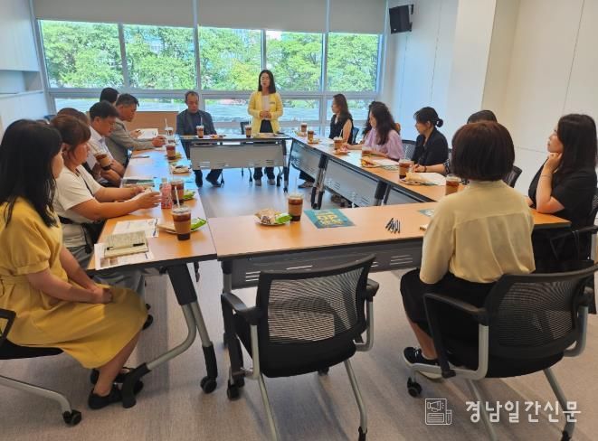 고성군 책둠벙도서관 개관 대비 민·관 실무 협의체 등 관계자 간담회 개최