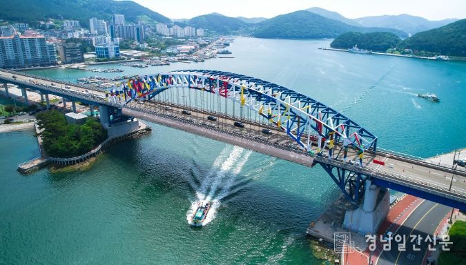 통영대교, 바다 위 예술이 된다