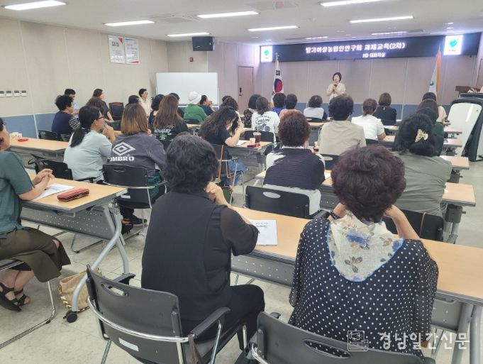 산청군, 딸기여성농업인연구회 과제교육 실시 우량모종 생산 기술 등