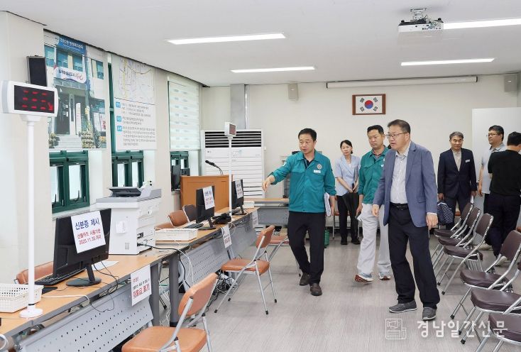 장금용 창원특례시장 권한대행, 민생회복 소비쿠폰 접수현장 사전 점검