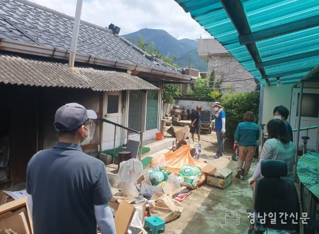 합천군 적중면사무소 직원 긴급 봉사활동 실시