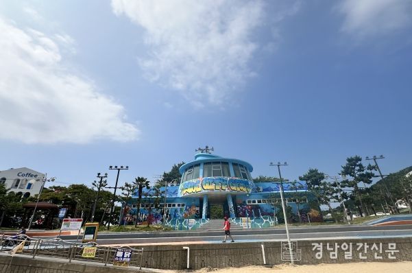 와현해수욕장, 그래피티아트로 새 옷 입다