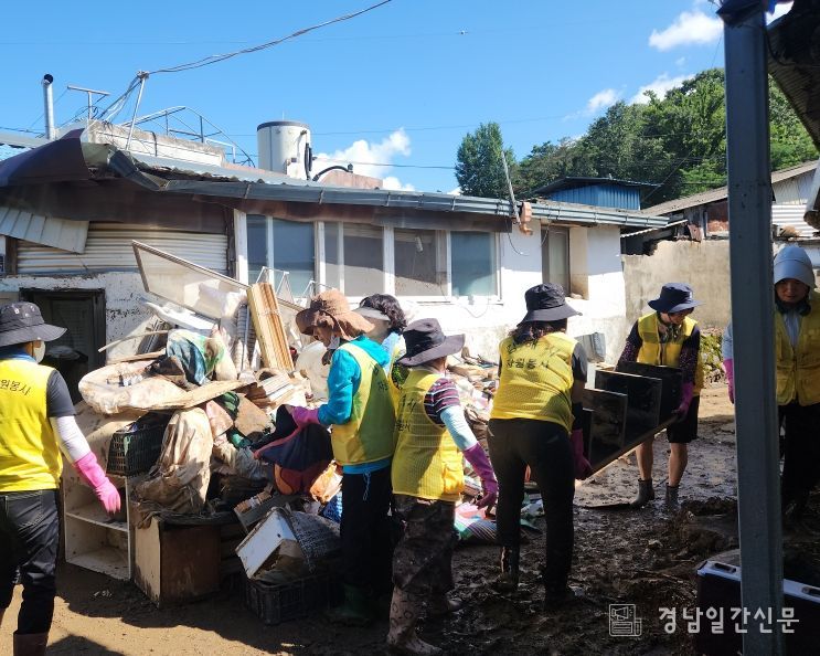 김해시 자원봉사자, 산청군 수해지역 복구