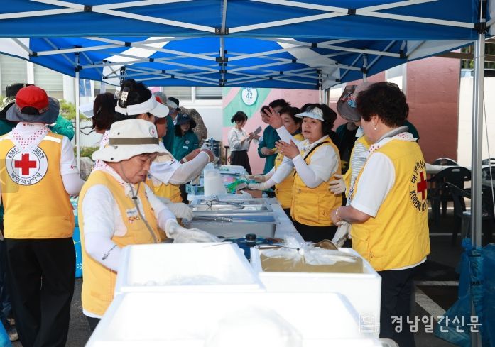 , 수해 이재민 따뜻한 점심 봉사