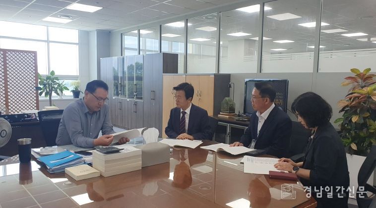 조규일 진주시장, 기재부 등 방문해‘국비 확보’총력 대응 - 유병서 예산실장 면담(2026년 국비확보 건의)