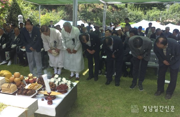 가네코후미코 추모식 내빈 헌화