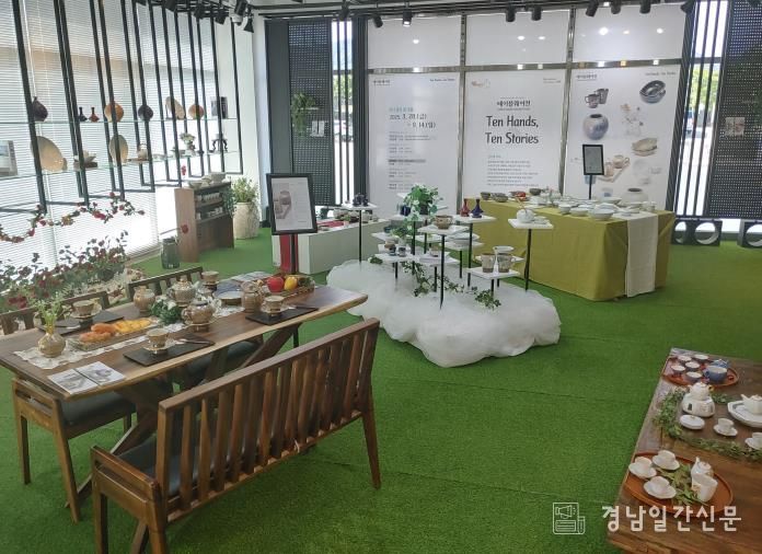 김해분청도자전시판매관, 백윤도예 백복입 작가전 개최