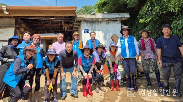 거창군 생활공감정책참여단, 산청군 수해 복구 현장 자원봉사 나서