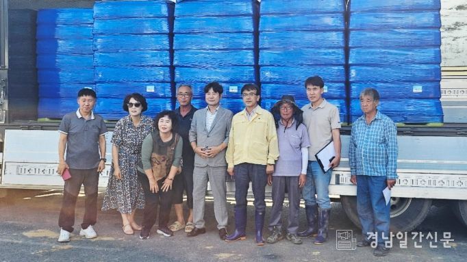 (사)전국이통장연합회 거제시지회, 산청군 수해 피해 주민에게 생수 1,008박스 지원