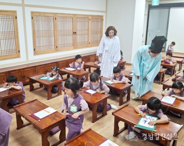 함안복합문학관, 전통문화 체험 확대‥ 아이들 웃음꽃‘활짝’