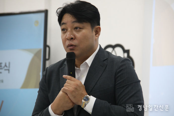 (주)리키스글로벌, ‘기부천사클럽’에 후원금 전달 (주)리키스글로벌 서정호 회장