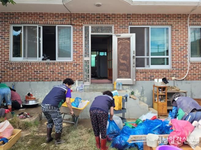 여성민방위기동대 합천군 연합회, 수해복구 활동 실시