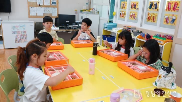 통영시, 초등 늘봄교실 안전한 도시락 제공을 위한 합동위생점검 실시