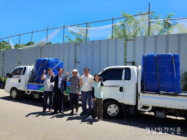 남해군 이장단, 산청군 수해피해 현장에 생수 전달.