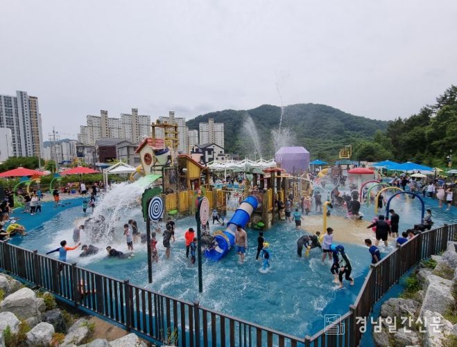 창원에서 안전하고 시원하게, 여름철 물놀이 즐기자