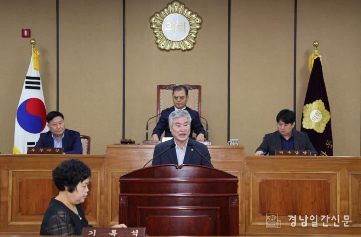 하동군의회 정영섭 의원, 섬진강 해양쓰레기 대책 마련 촉구