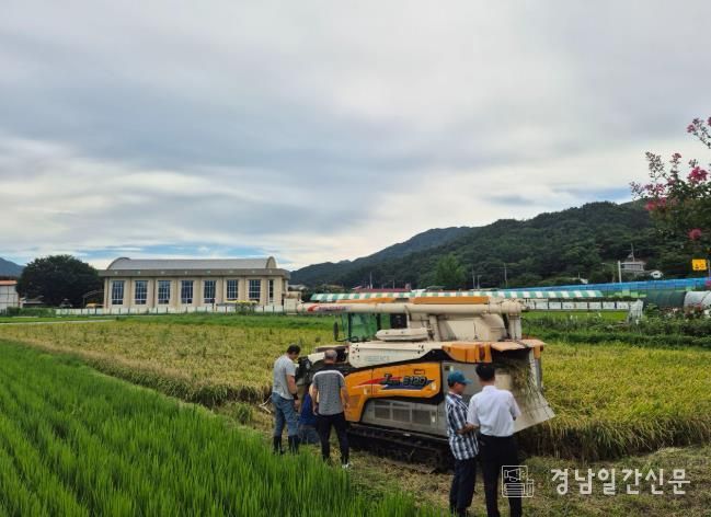 거창군 남상면, 올해 벼 첫 수확