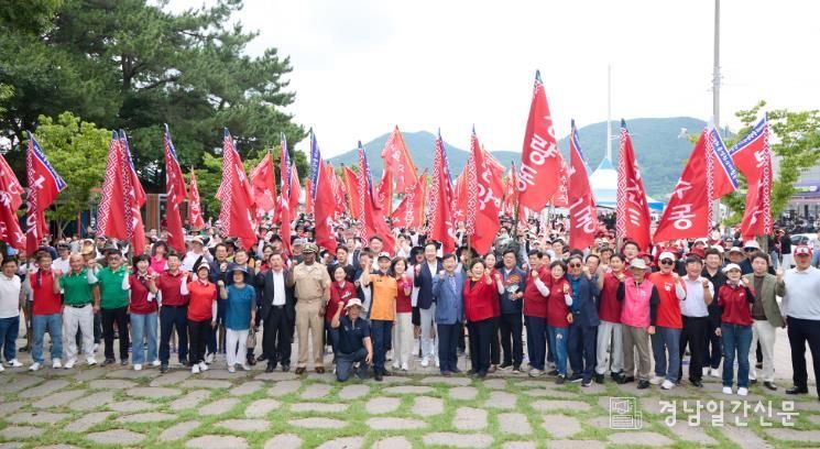 제16회 통영시장배 전국 거북선 노젓기 대회 개최, 역대 최다 48개 팀 참가