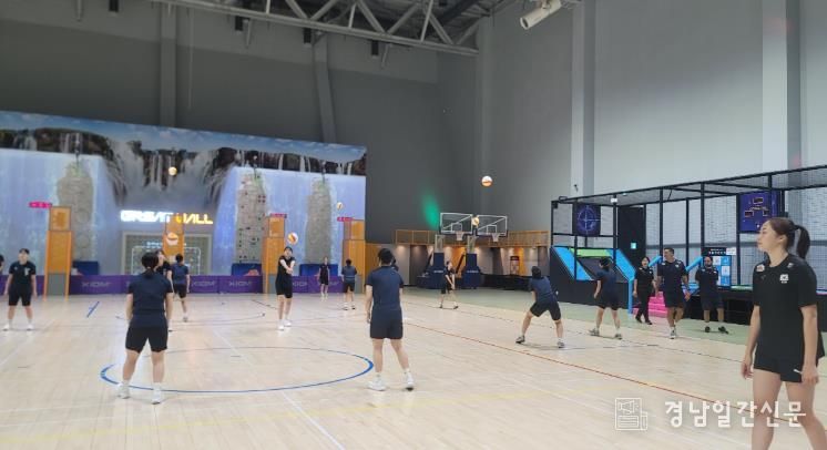 진주국제여자배구대회 국가대표팀, 지역 학생 선수 대상 배구강습 진행