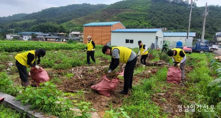 창원특례시, 1365모집 자원봉사자들과 산청군 수해 복구 지원