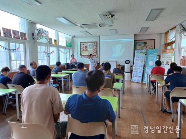 함안군보건소, 장애인복지시설 대상 올바른 손 씻기·기침 예절 등 감염병 예방교육 실시