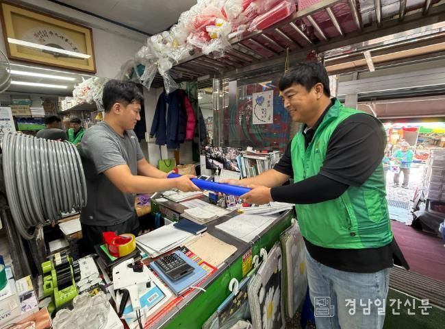 새마을운동 하동군지회, 광복절 맞이 ‘나라사랑 태극기 달기 운동’