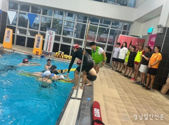 수영장 응급상황 대비 훈련
