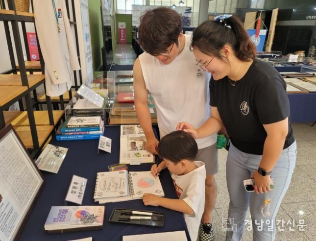 6·25&월남전 참전유공자 흔적남기기 전시회 방문객