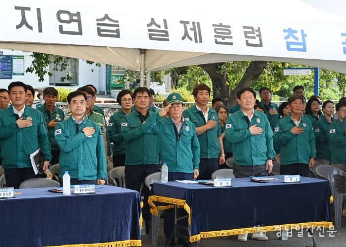 성낙인 창녕군수, 2025 을지연습 실제훈련 장소 참관 중인 모습