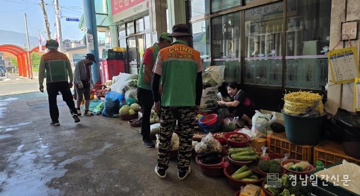 합천군 자율방재단, 초계시장 폭염 대비 예찰활동 전개