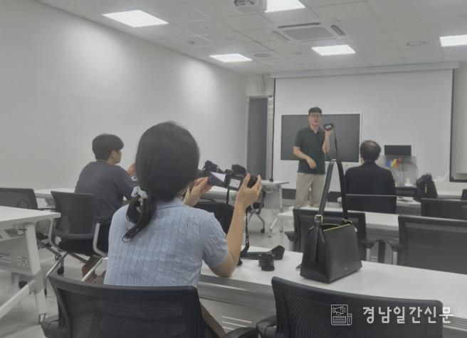 창원특례시, 청년 예비 소상공인 대상 SNS 홍보 사진 촬영 교육 실시