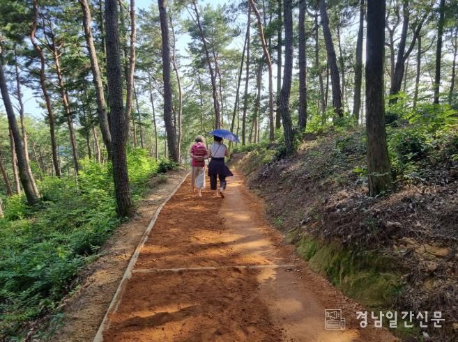 진주시, 진양호 숲기운 담은 ‘맨발길’ 조성
